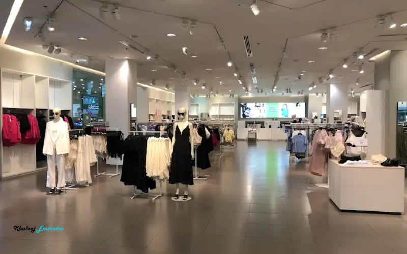 Fashion cloths shop at Deerfield Mall 